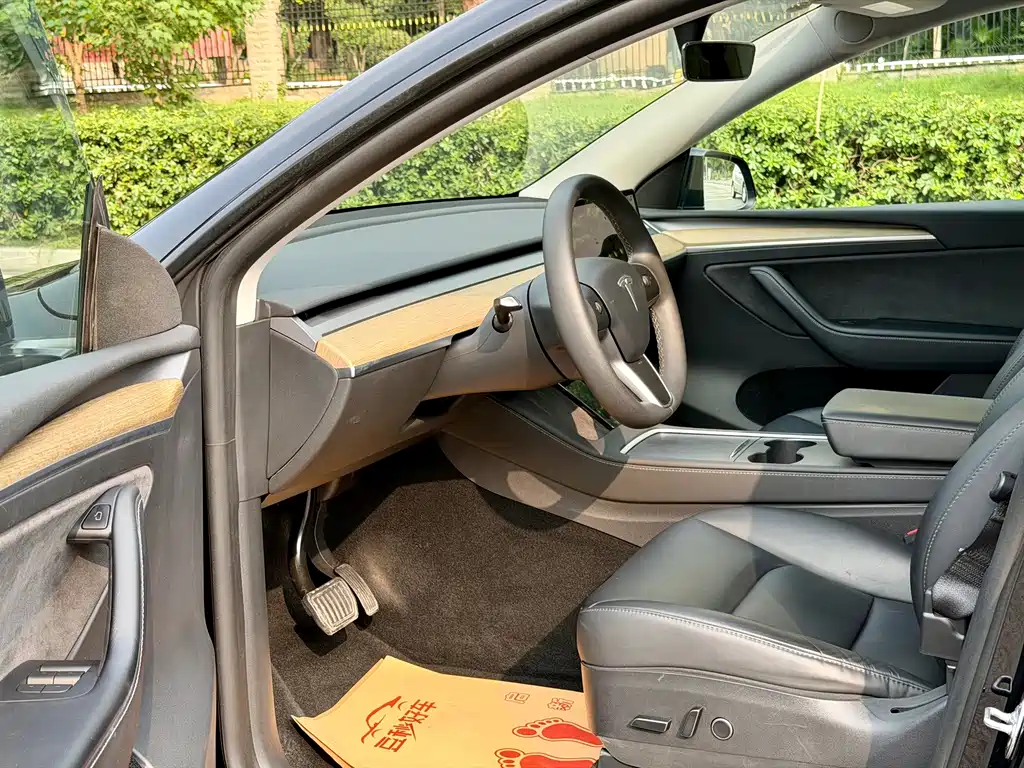 Tesla Model Y — фото 7