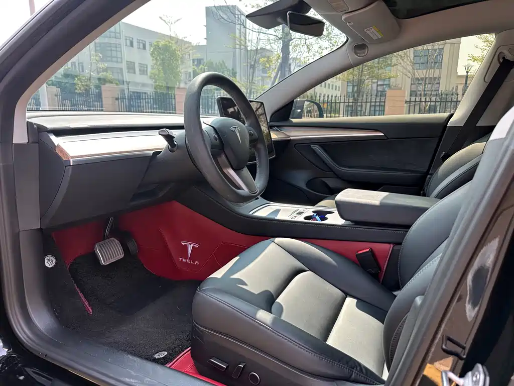 Tesla Model 3 — фото 4