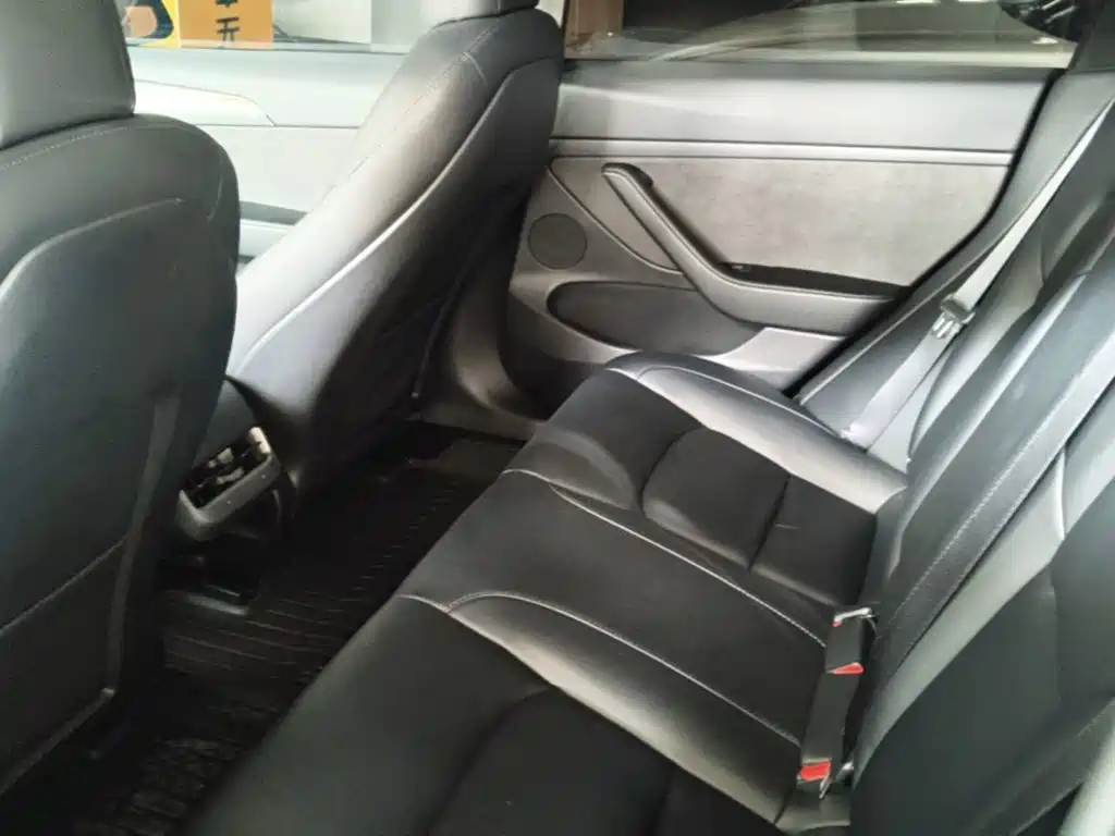 Tesla Model 3 — фото 17