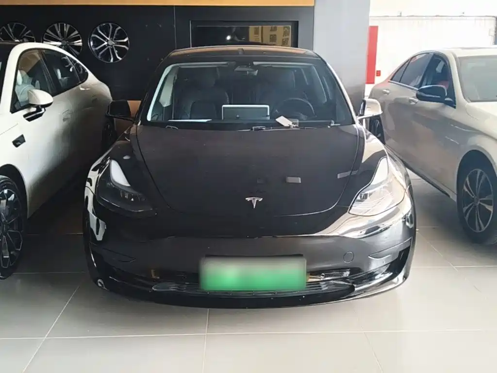 Tesla Model 3 — фото 3
