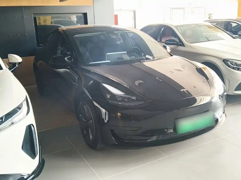 Tesla Model 3 — фото 4