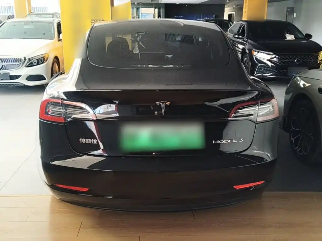 Tesla Model 3 — фото 6