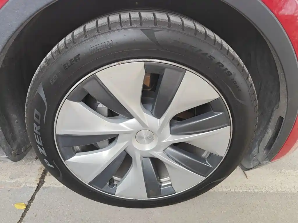 Tesla Model Y — фото 24