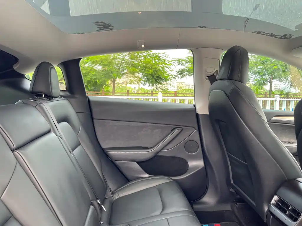 Tesla Model Y — фото 14