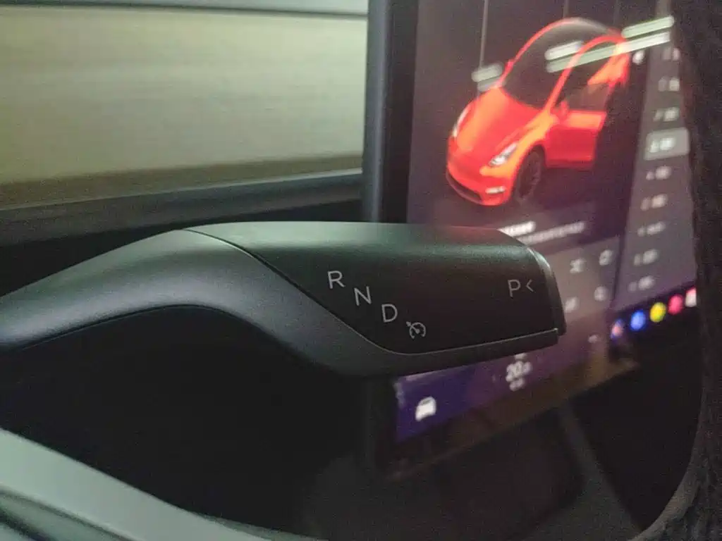 Tesla Model Y — фото 14
