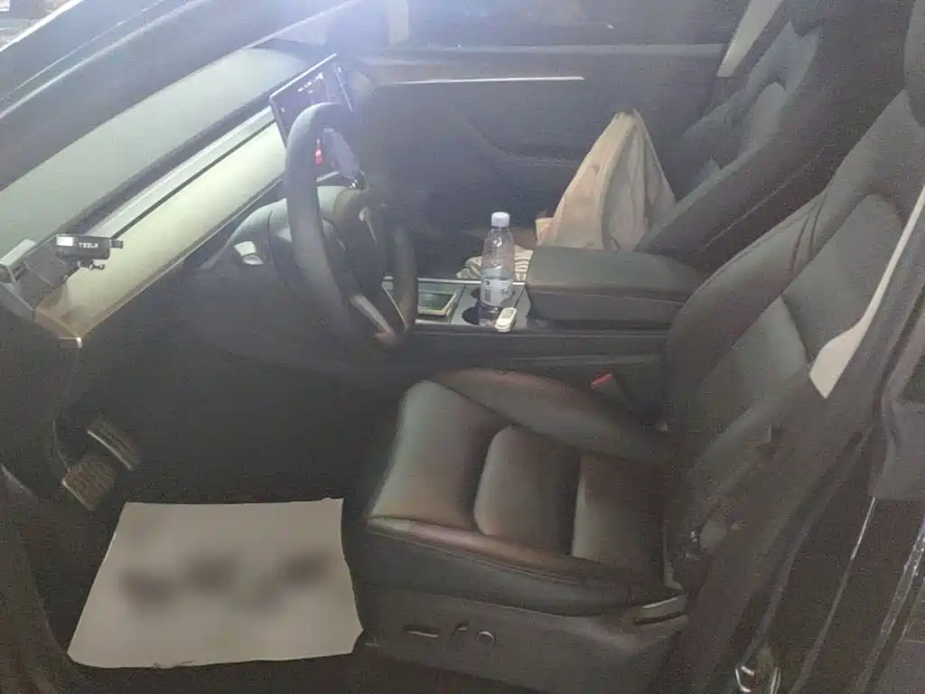 Tesla Model Y — фото 15