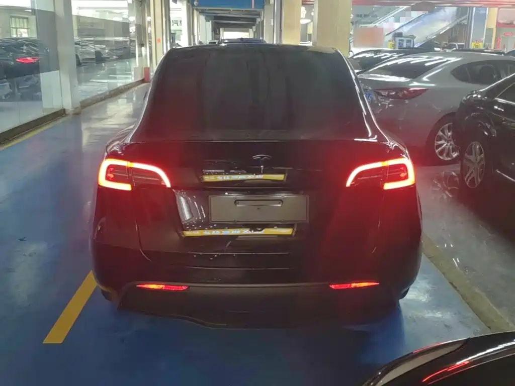 Tesla Model Y — фото 6