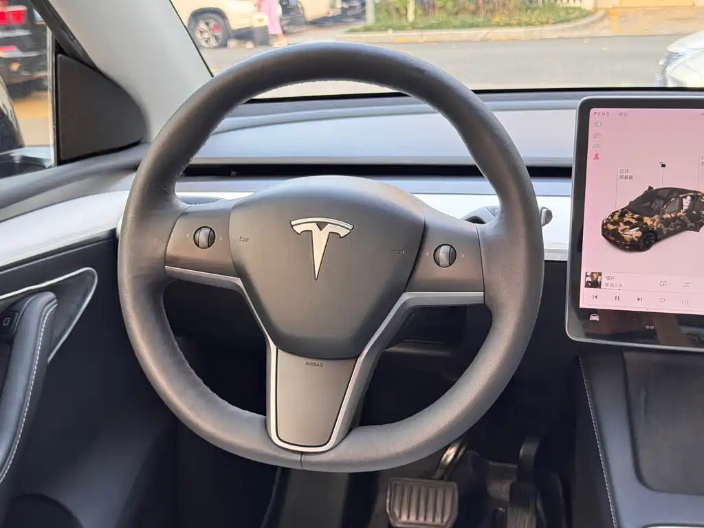 Tesla Model Y — фото 8