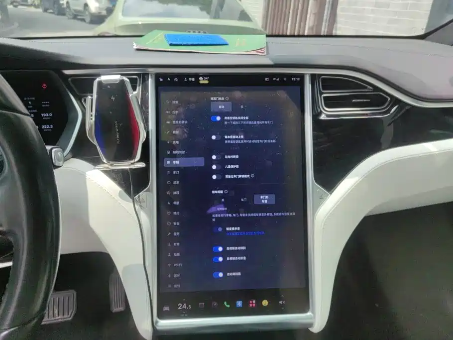 Tesla Model X — фото 13