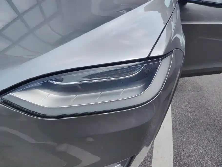 Tesla Model X — фото 5