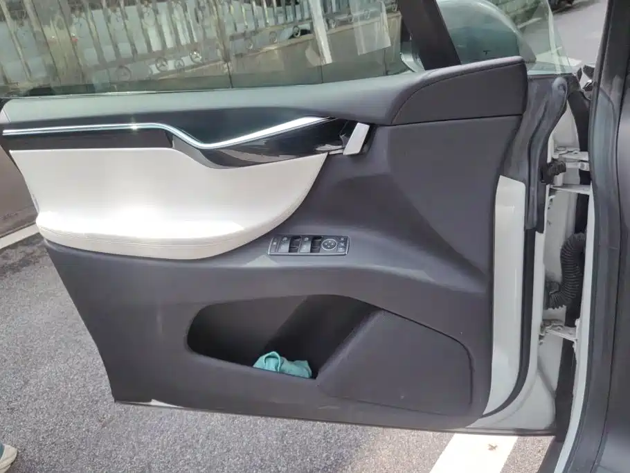 Tesla Model X — фото 7