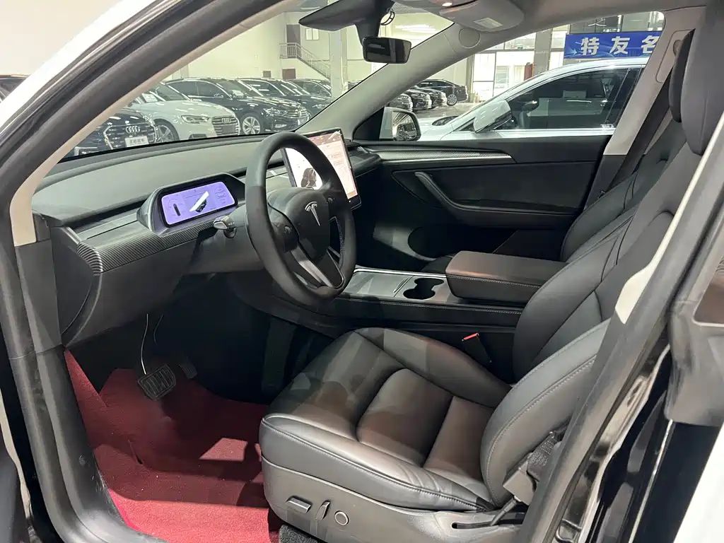 Tesla Model Y — фото 3