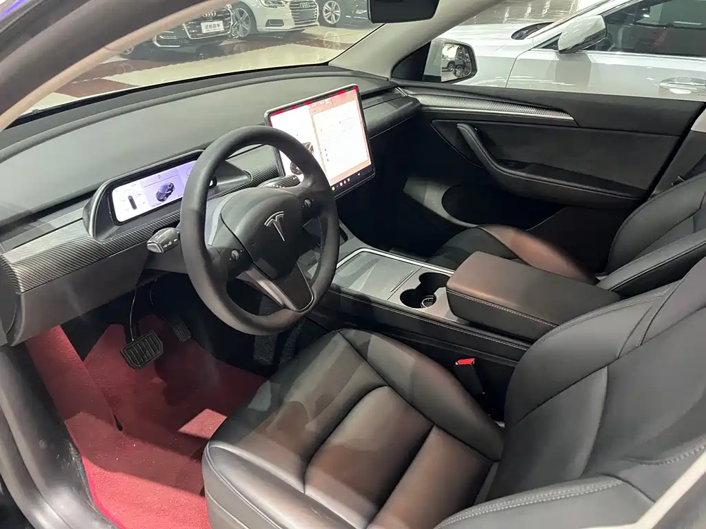 Tesla Model Y — фото 4