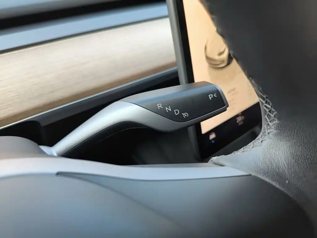 Tesla Model 3 — фото 14