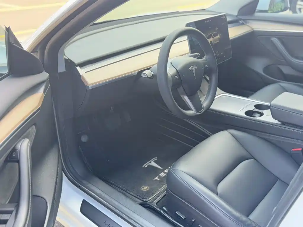 Tesla Model 3 — фото 16