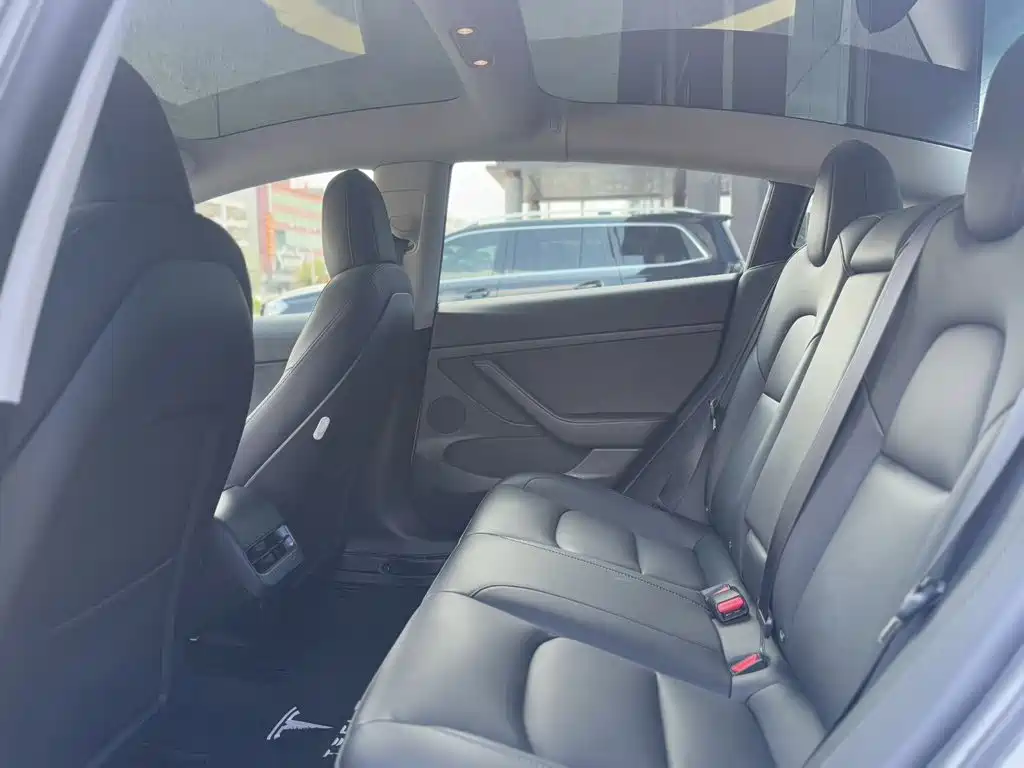 Tesla Model 3 — фото 17