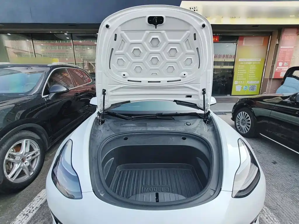 Tesla Model 3 — фото 20