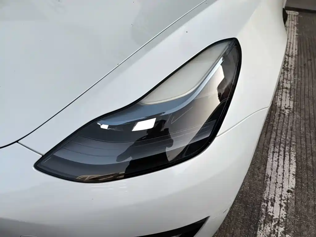 Tesla Model 3 — фото 24