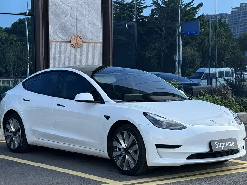 Tesla Model 3 — фото 4