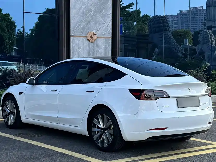 Tesla Model 3 — фото 5