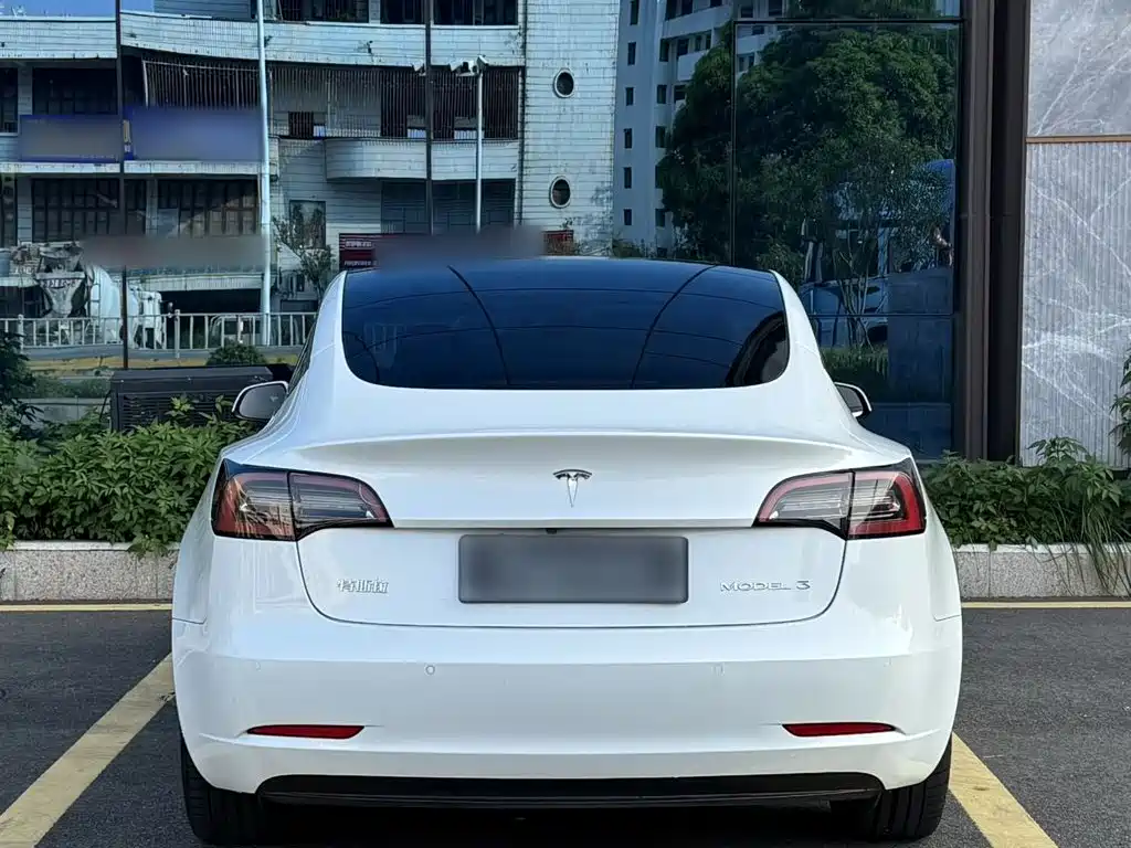 Tesla Model 3 — фото 6
