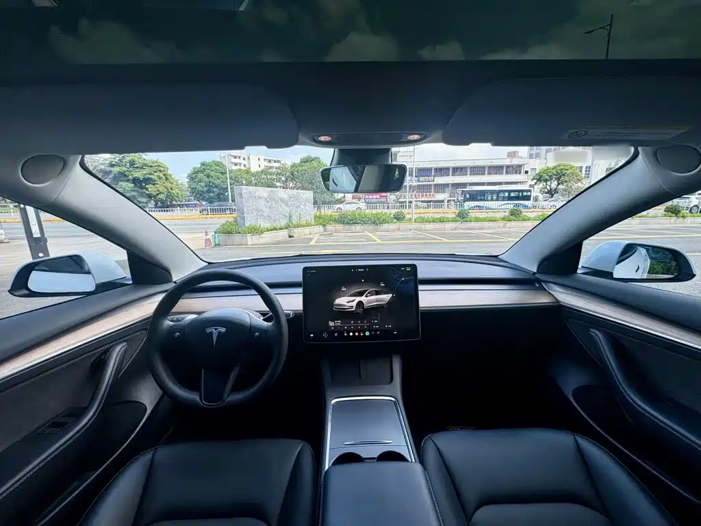 Tesla Model 3 — фото 10