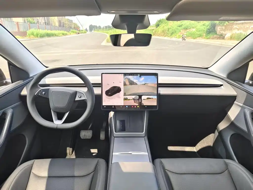 Tesla Model Y — фото 4