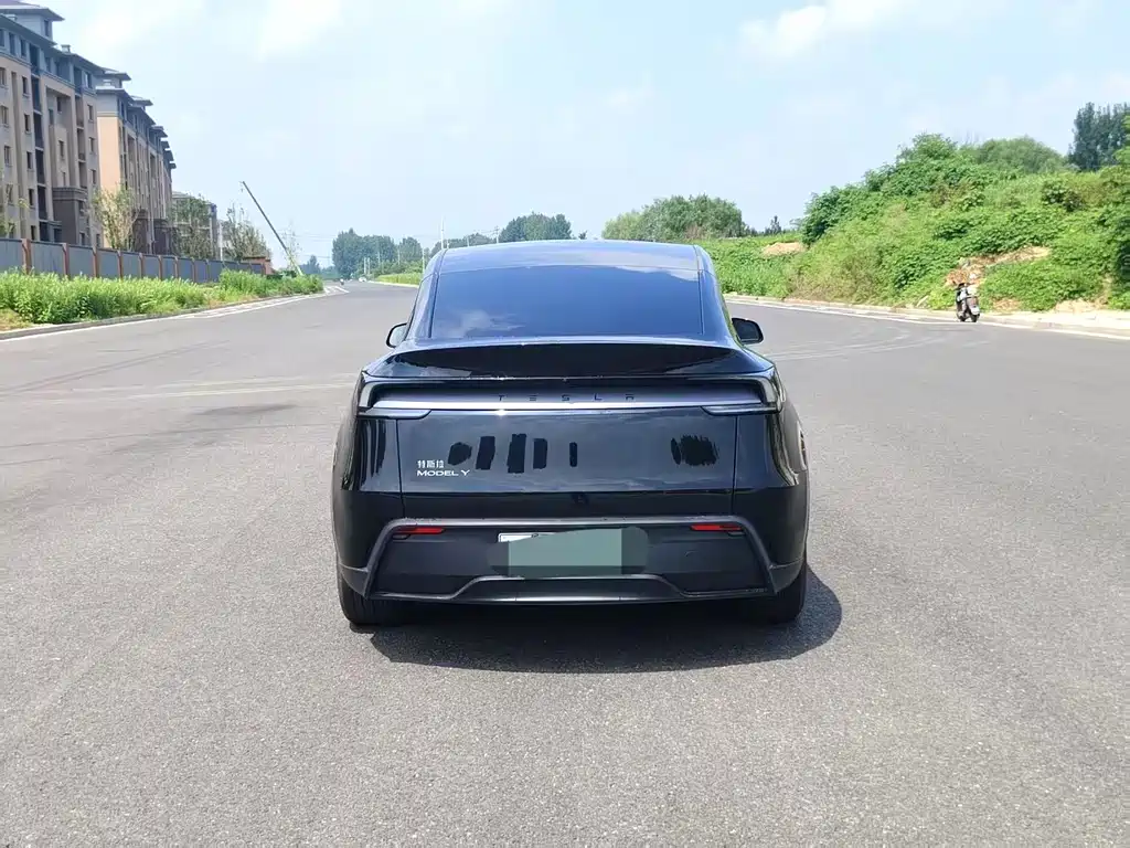 Tesla Model Y — фото 8