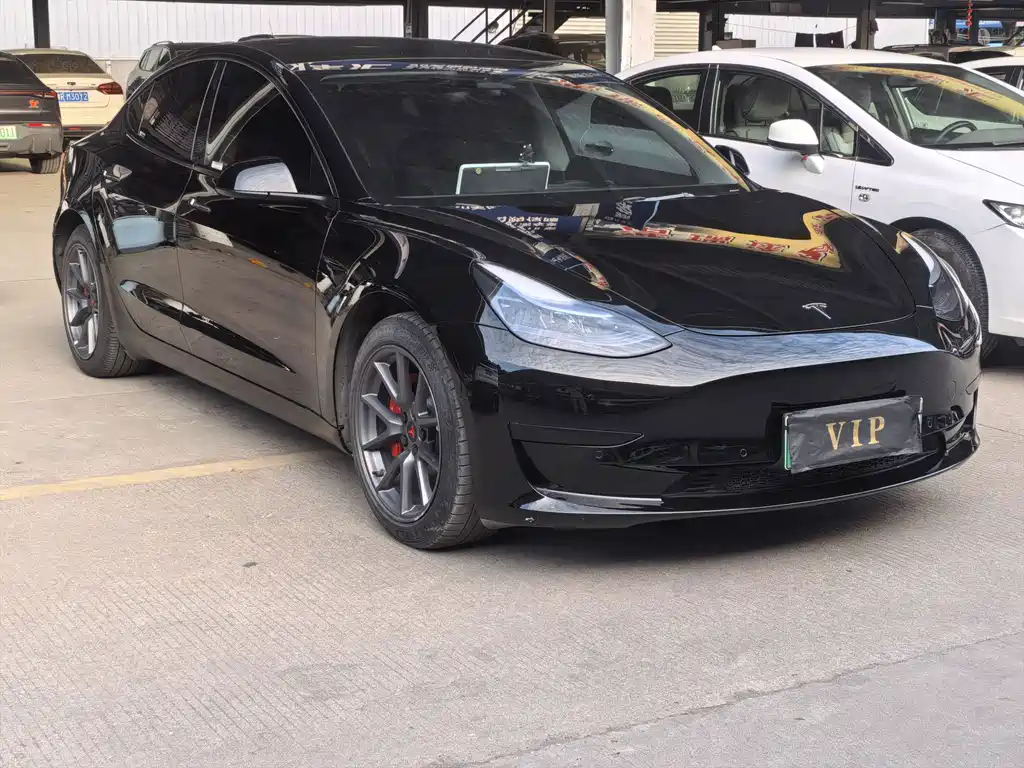 Tesla Model 3 — фото 3