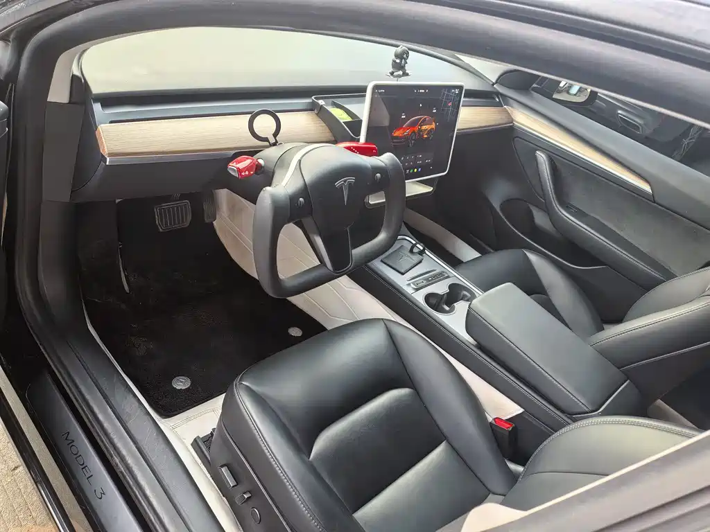 Tesla Model 3 — фото 4