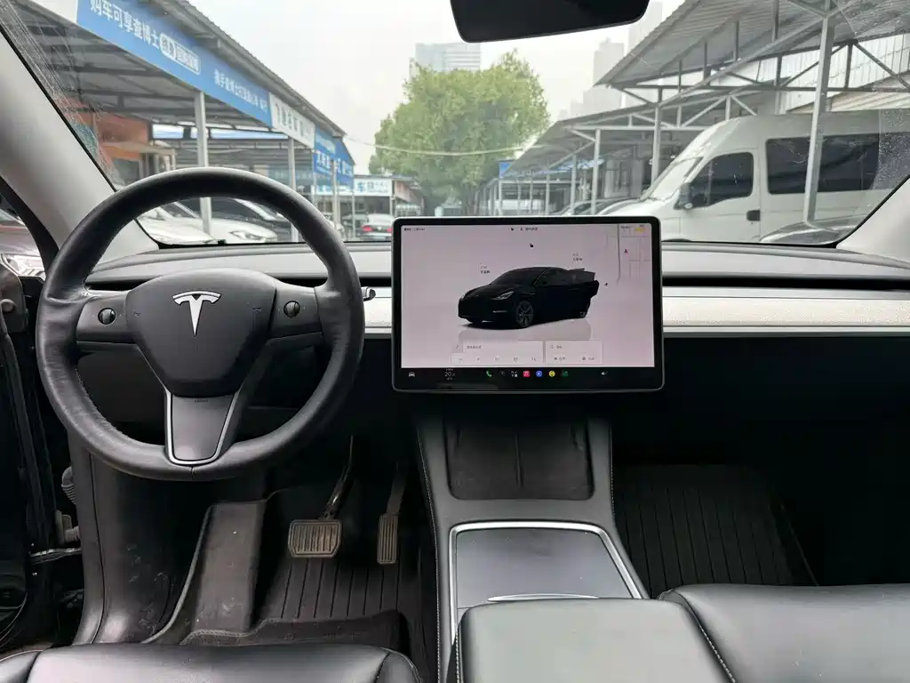 Tesla Model Y — фото 6