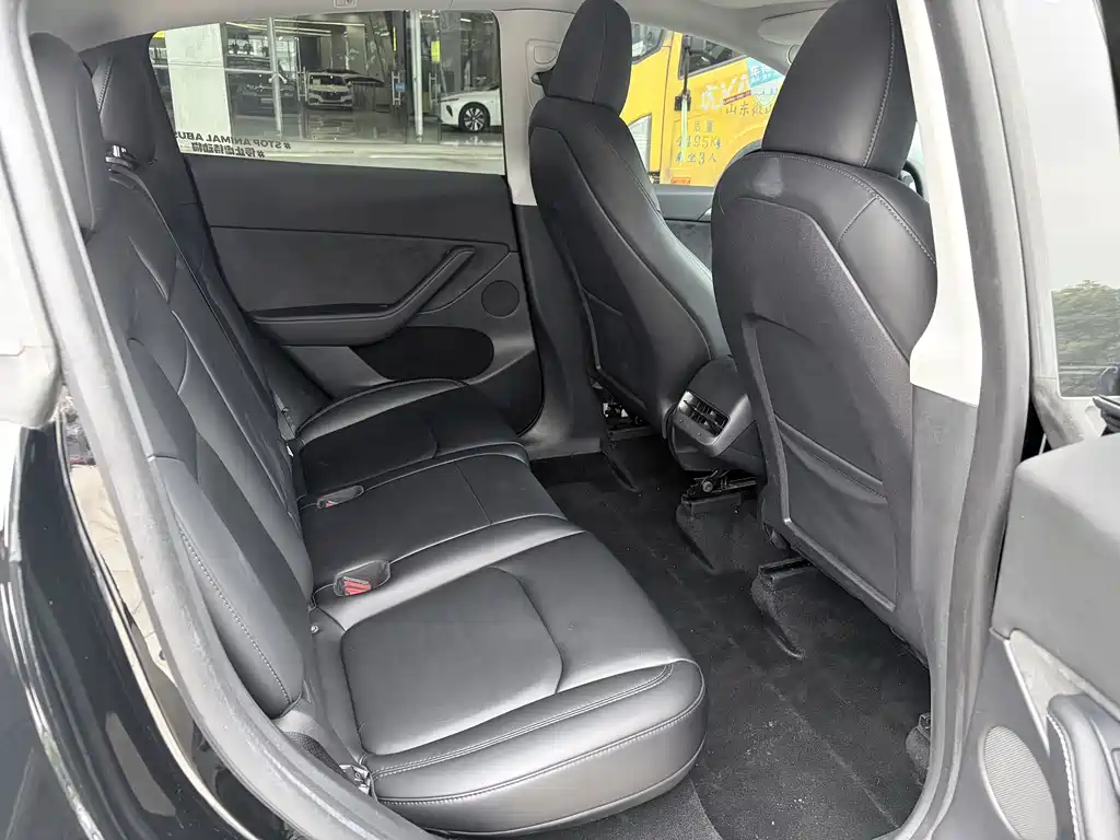 Tesla Model Y — фото 13
