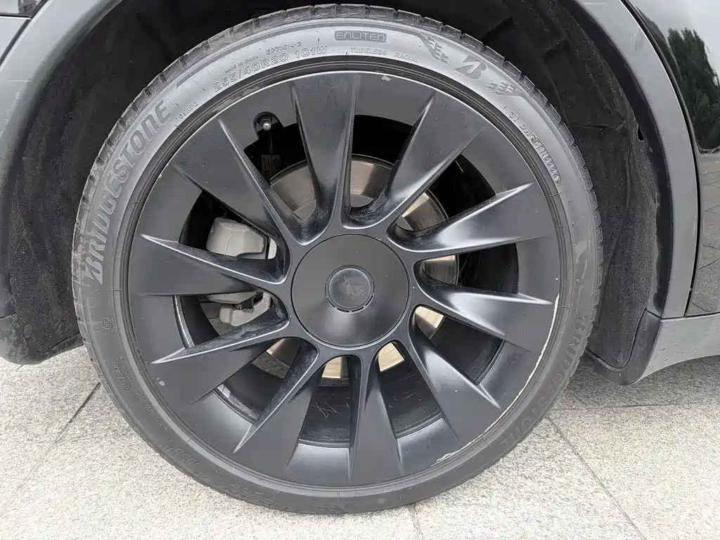 Tesla Model Y — фото 18