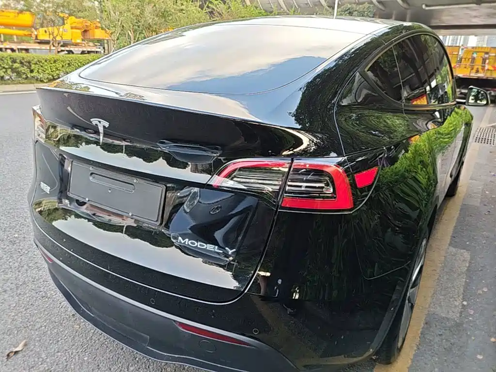 Tesla Model Y — фото 7