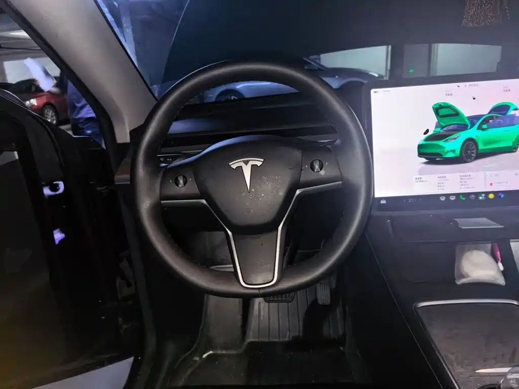 Tesla Model Y — фото 3