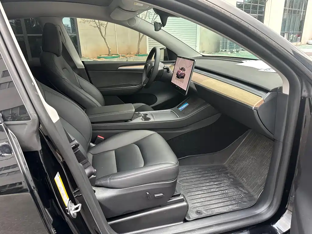 Tesla Model Y — фото 7