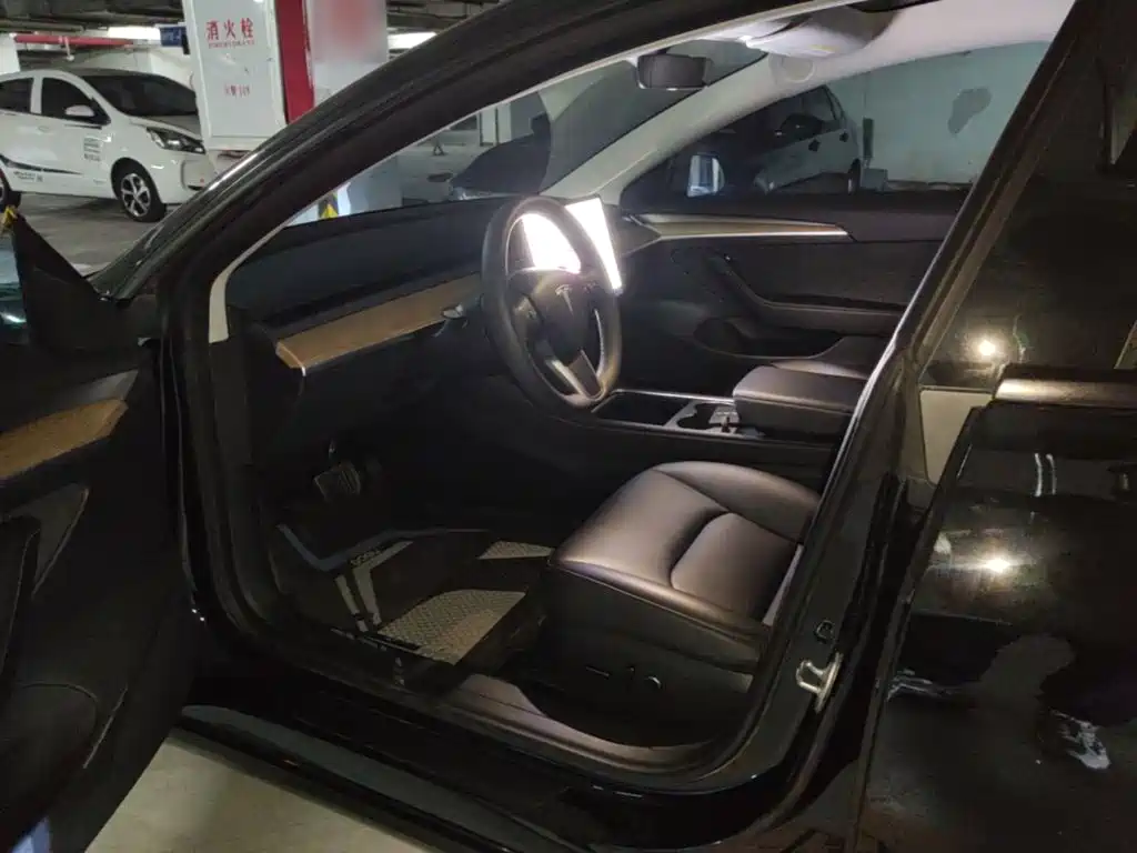 Tesla Model 3 — фото 16