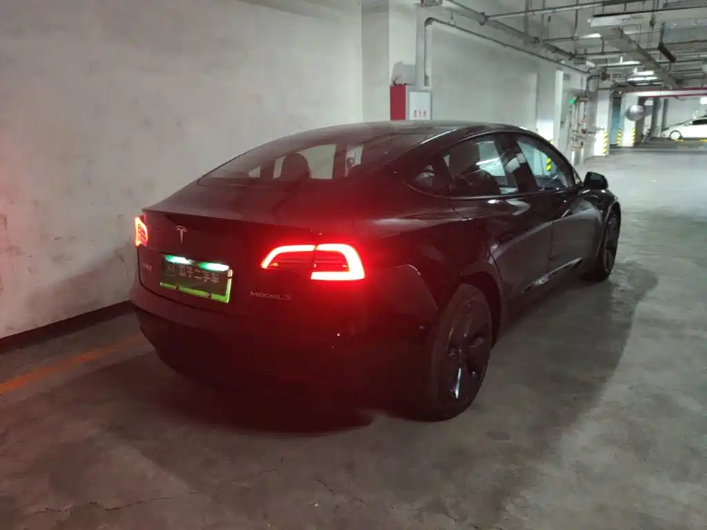 Tesla Model 3 — фото 7