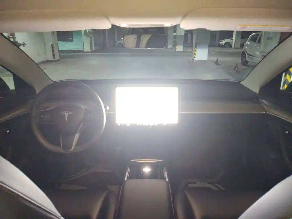 Tesla Model 3 — фото 10