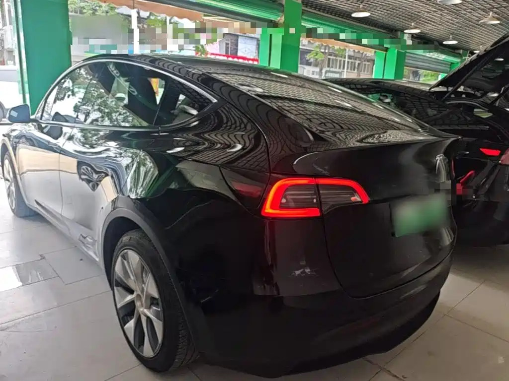 Tesla Model Y — фото 5