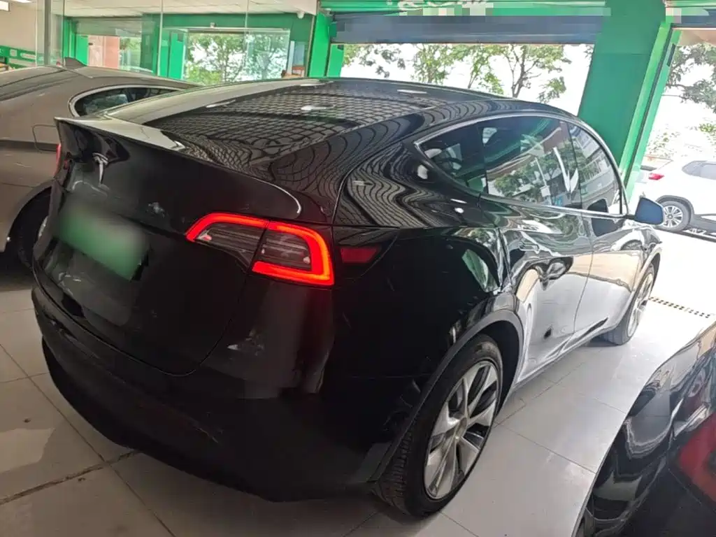 Tesla Model Y — фото 7