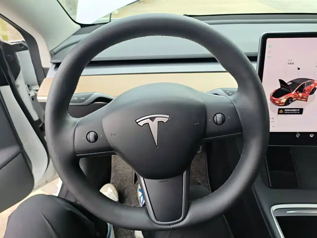 Tesla Model 3 — фото 11