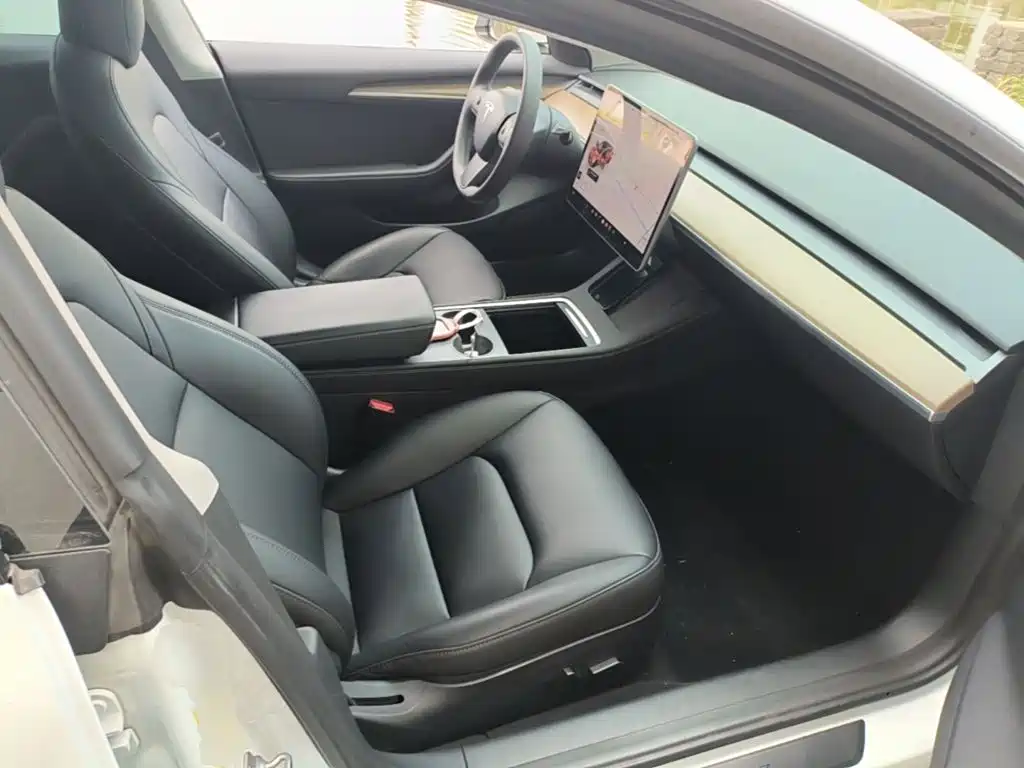 Tesla Model 3 — фото 25