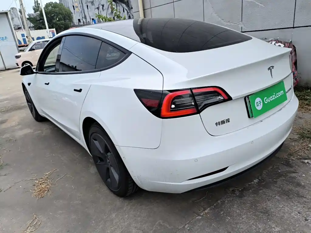 Tesla Model 3 — фото 5