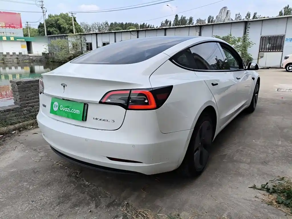 Tesla Model 3 — фото 7