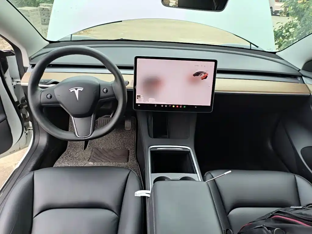 Tesla Model 3 — фото 10