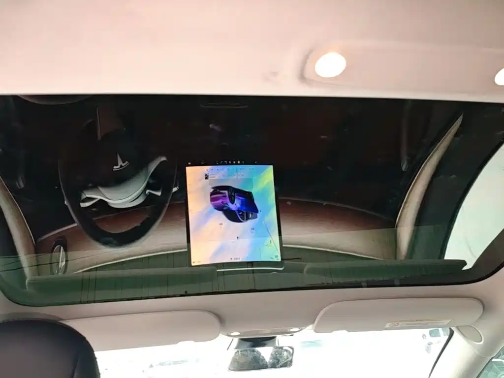 Tesla Model 3 — фото 18