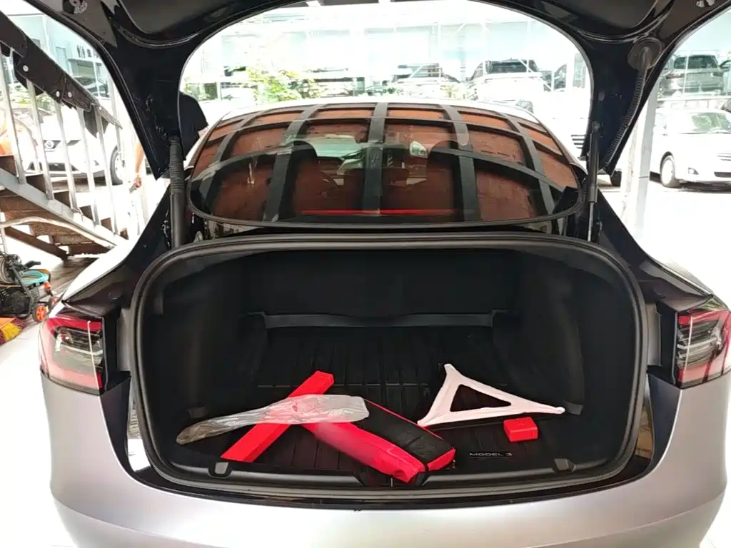 Tesla Model 3 — фото 19