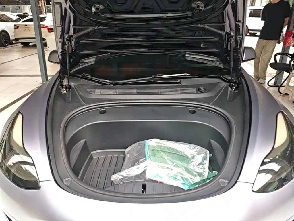 Tesla Model 3 — фото 20