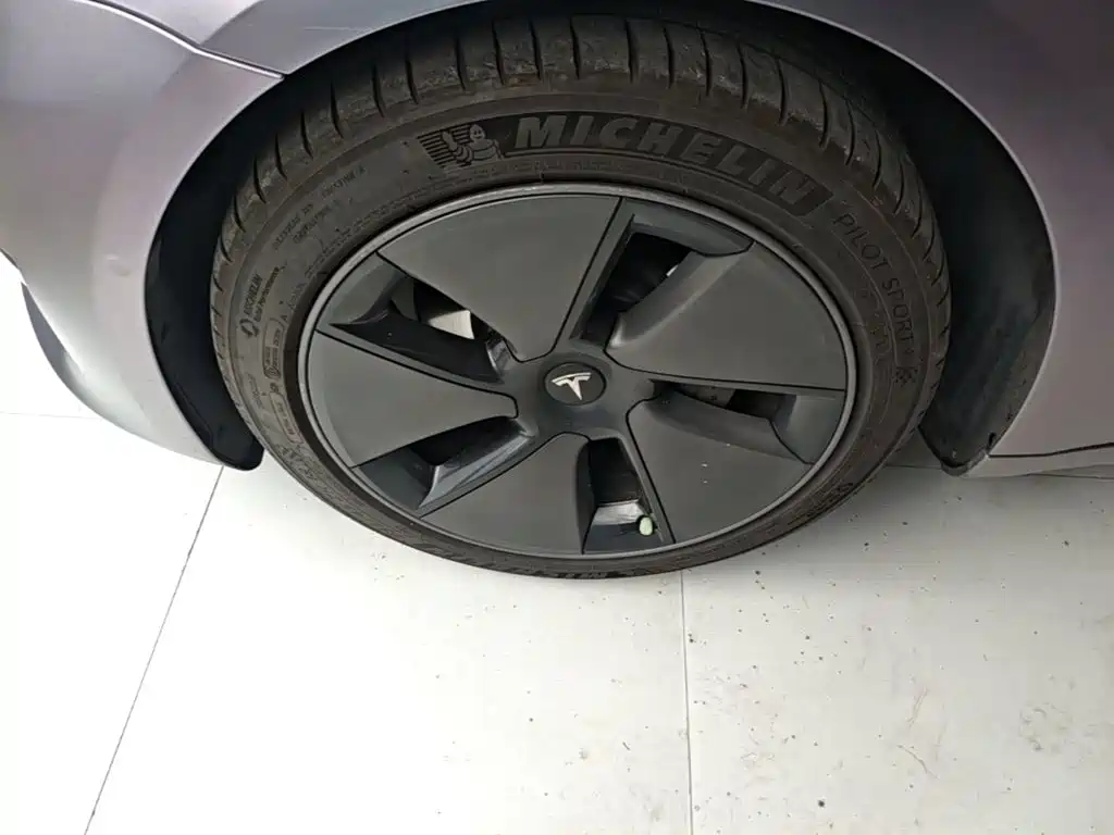 Tesla Model 3 — фото 23